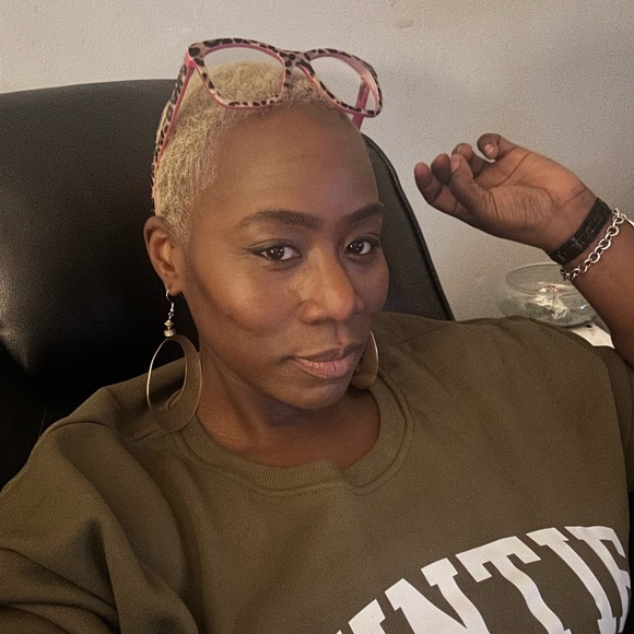 Meet your Posher, Naira - Picture 2 of 4